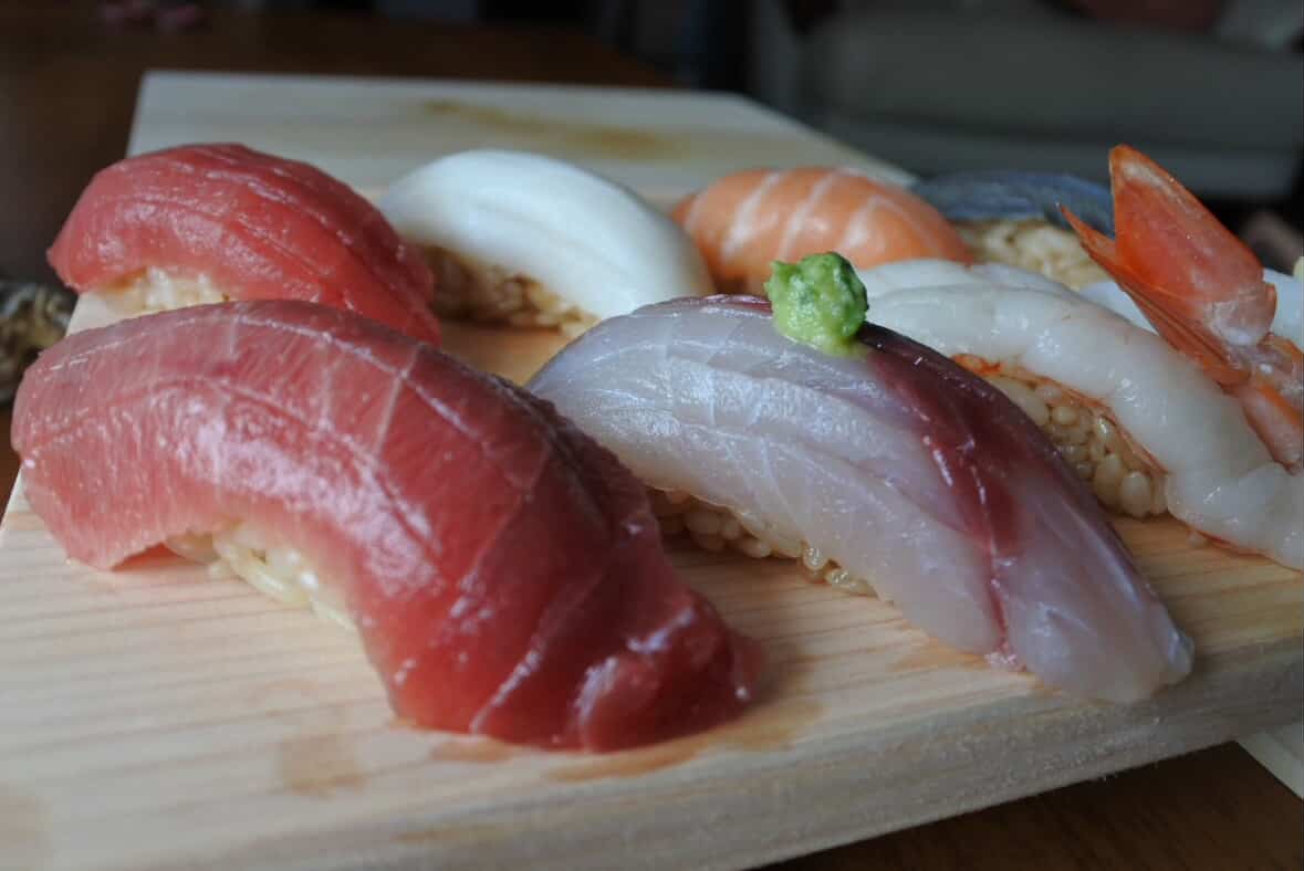 マグロ握りを含めた数貫